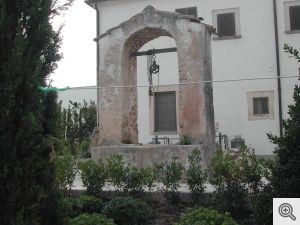 Il pozzo presente all'interno del convento dei cappuccini a San Giovanni Rotondo.