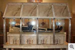L'urna contenente i resti mortali di San Pio da Pietrelcina.